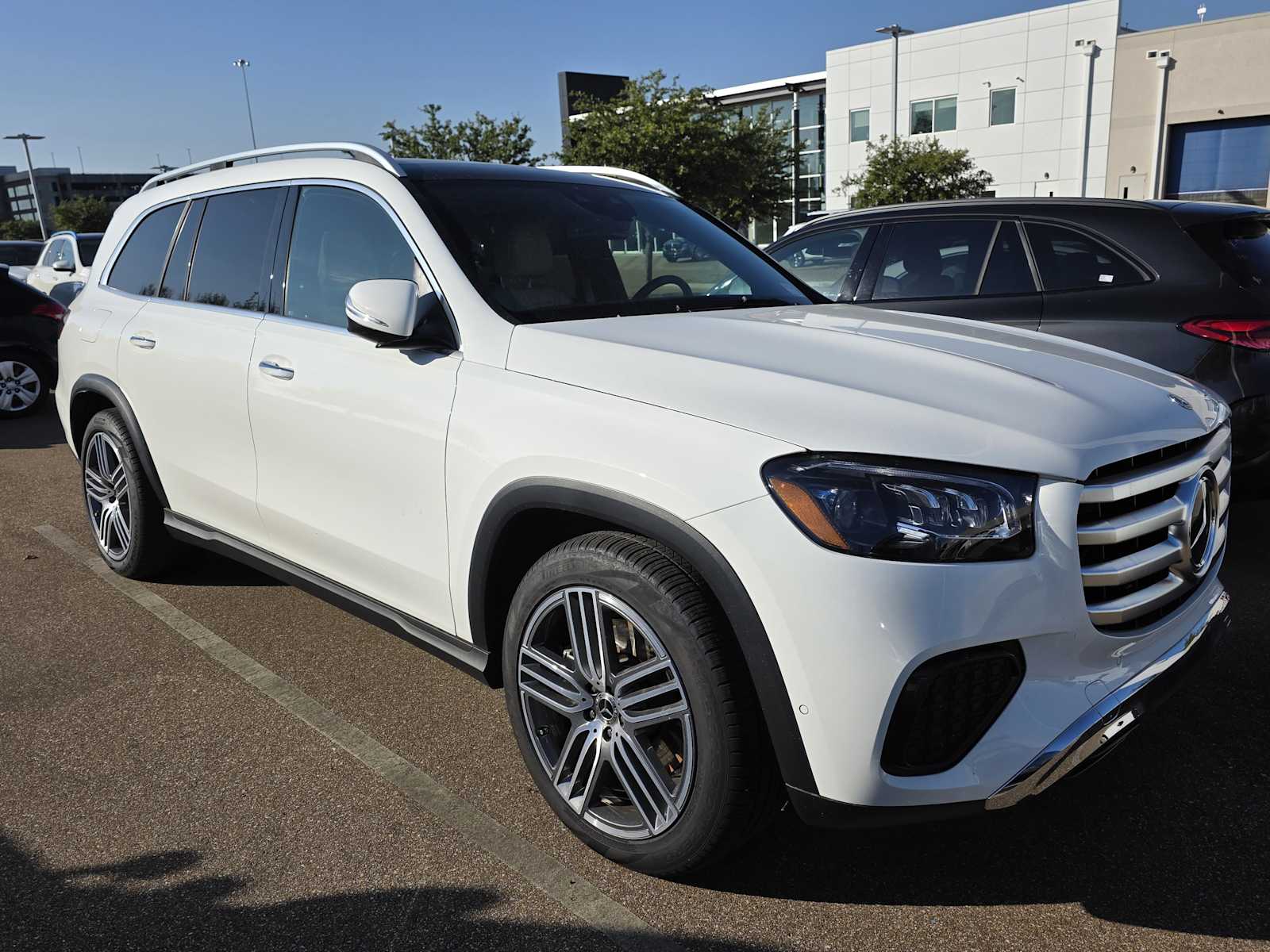 2025 Mercedes Benz GLS 450 photo 2