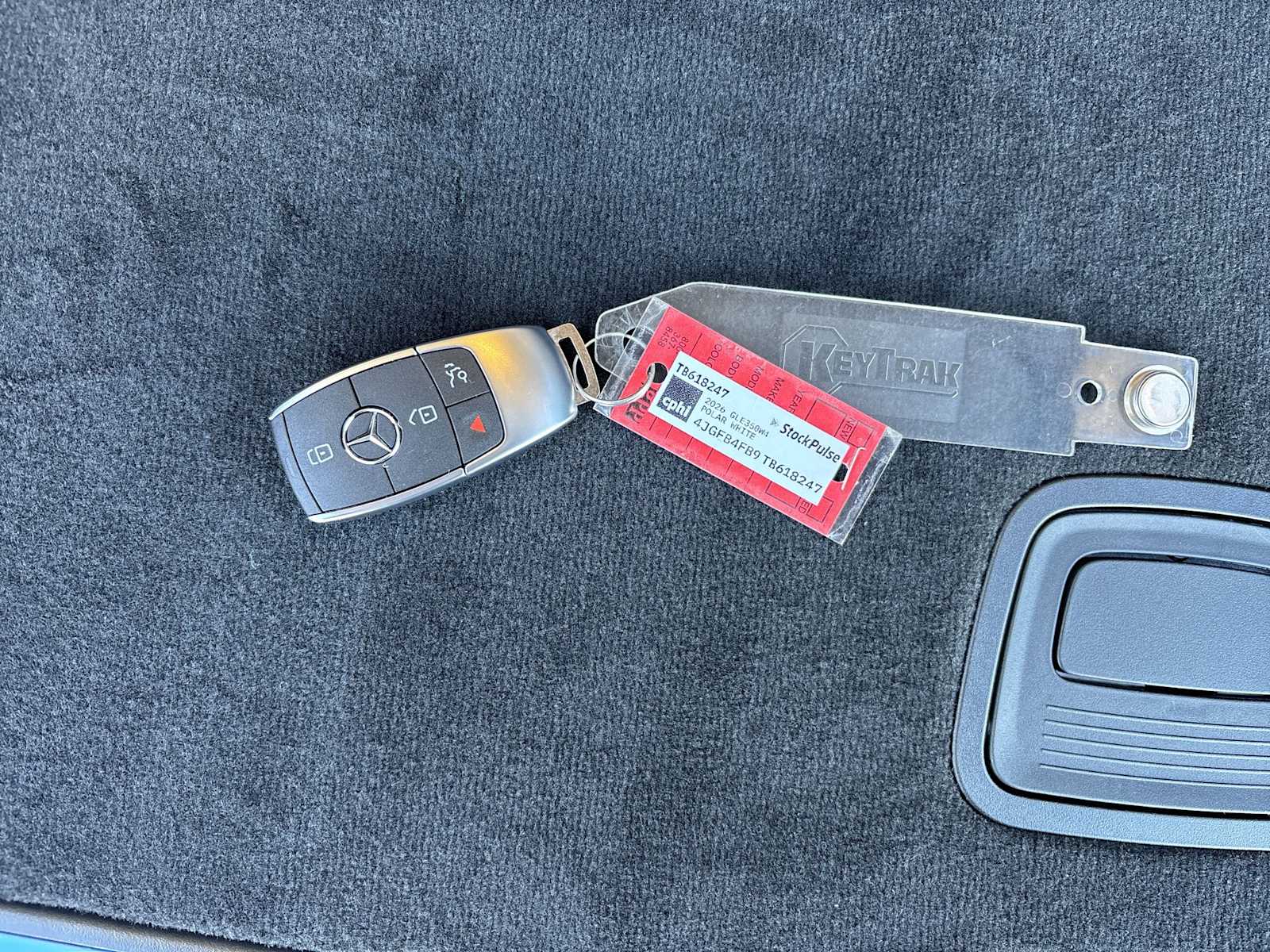 Thumbnail: 2026 Mercedes-Benz GLE - 27