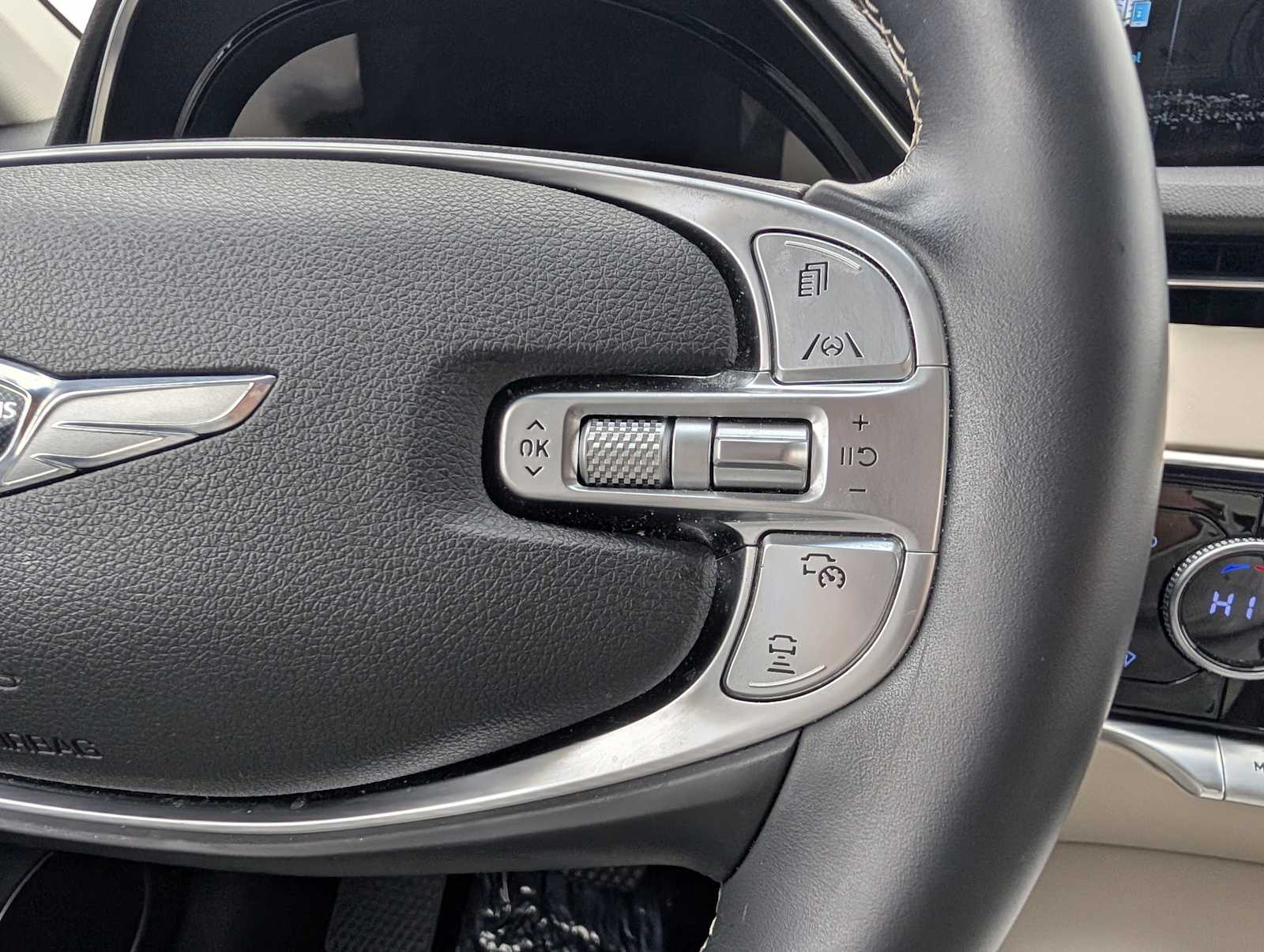 Thumbnail: 2022 Genesis GV70 - 24