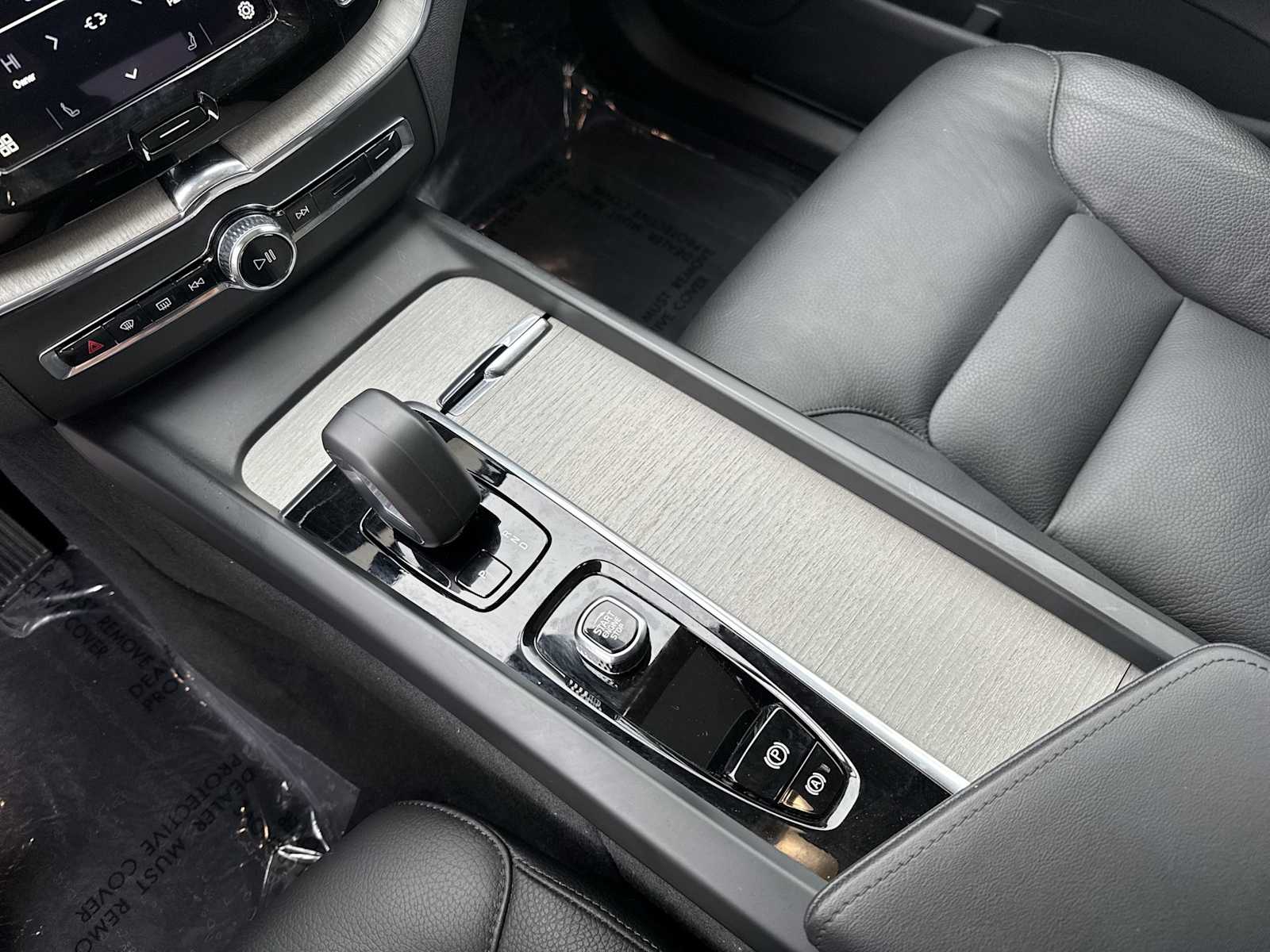 Thumbnail: 2025 Volvo XC60 - 22