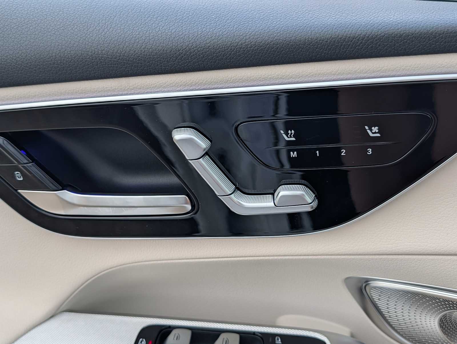 Thumbnail: 2026 Mercedes-Benz GLC - 20