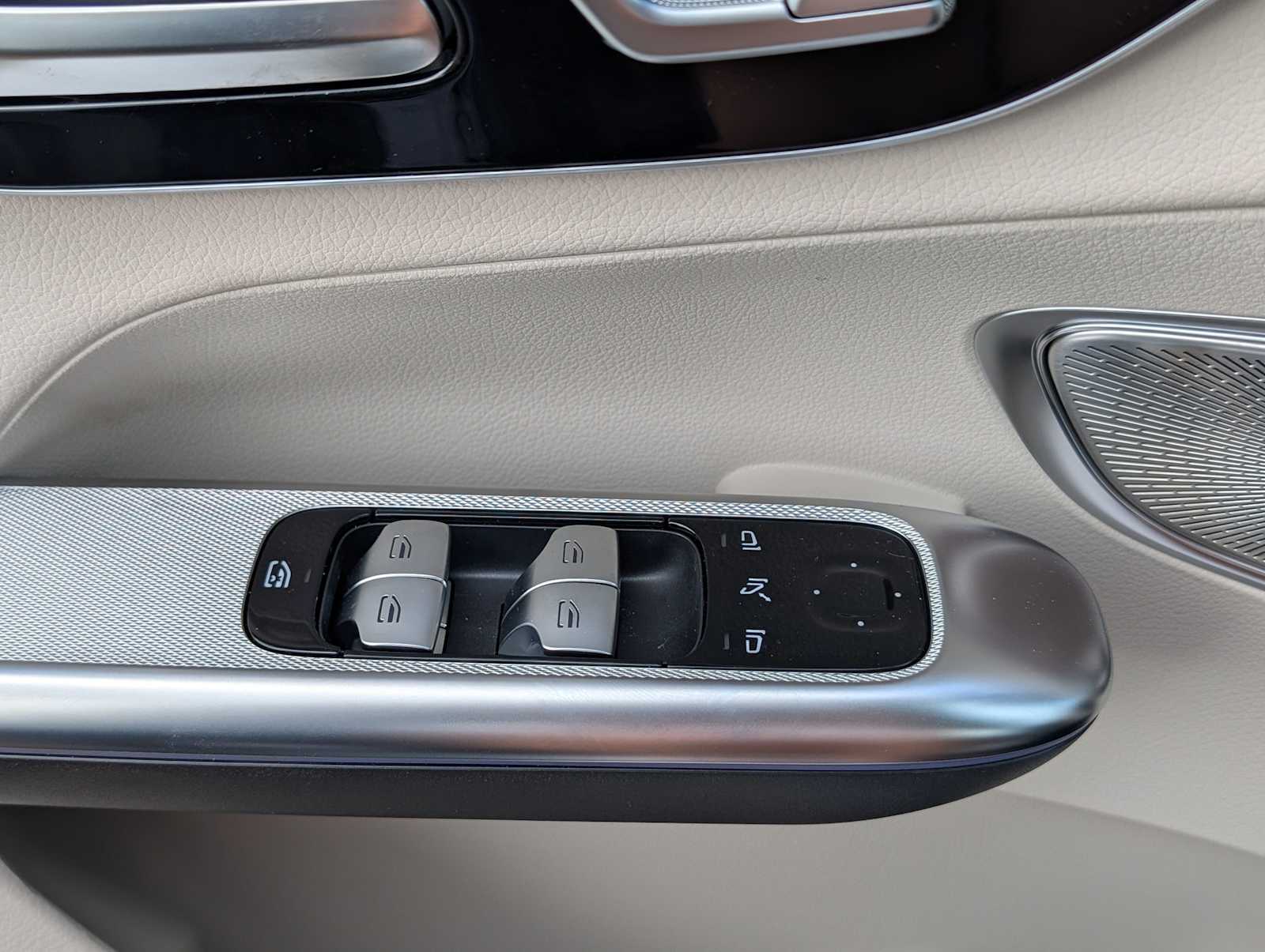 Thumbnail: 2026 Mercedes-Benz GLC - 18