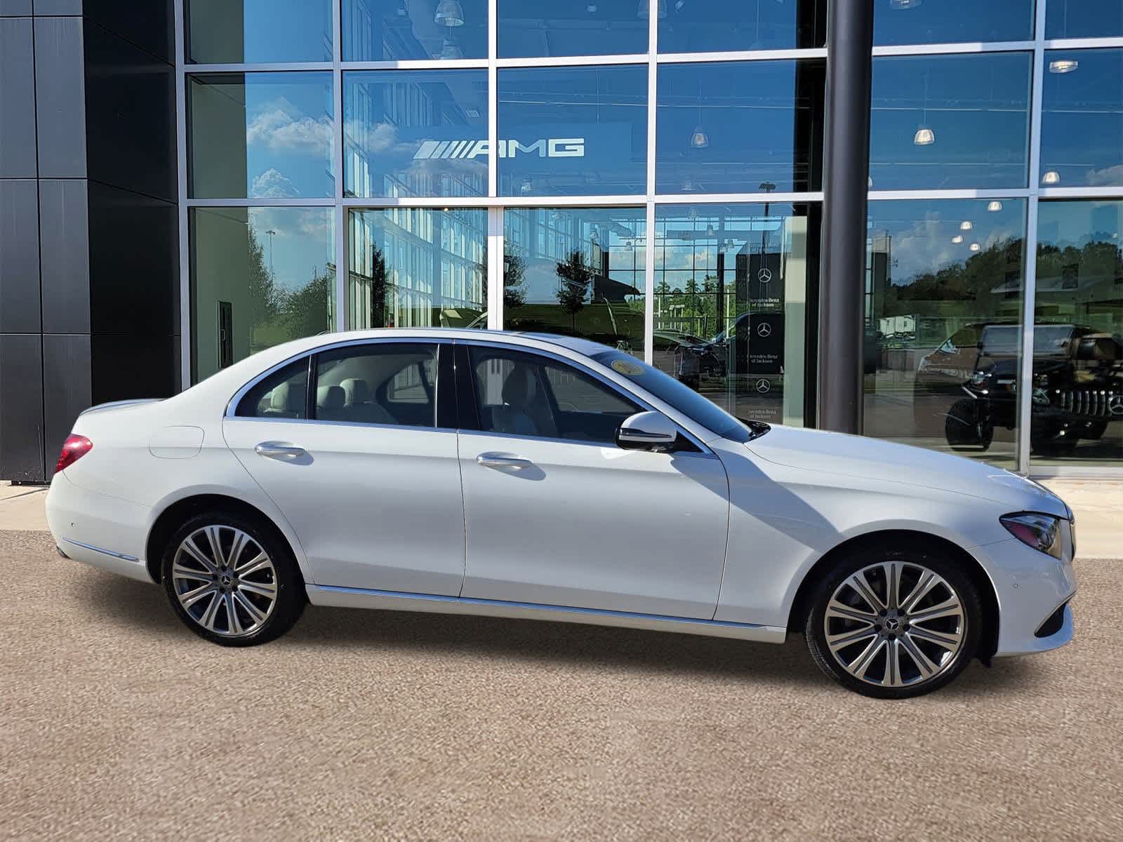 2019 Mercedes Benz E 300 photo 4