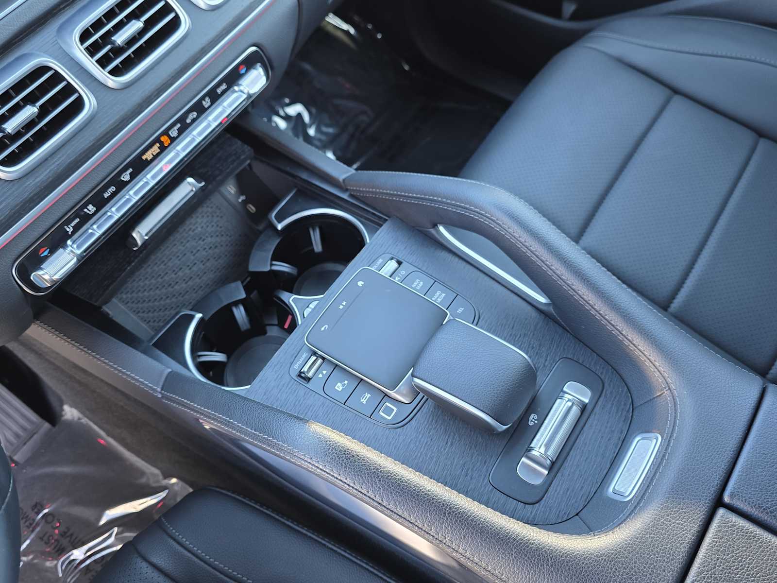 Thumbnail: 2025 Mercedes-Benz GLS - 21