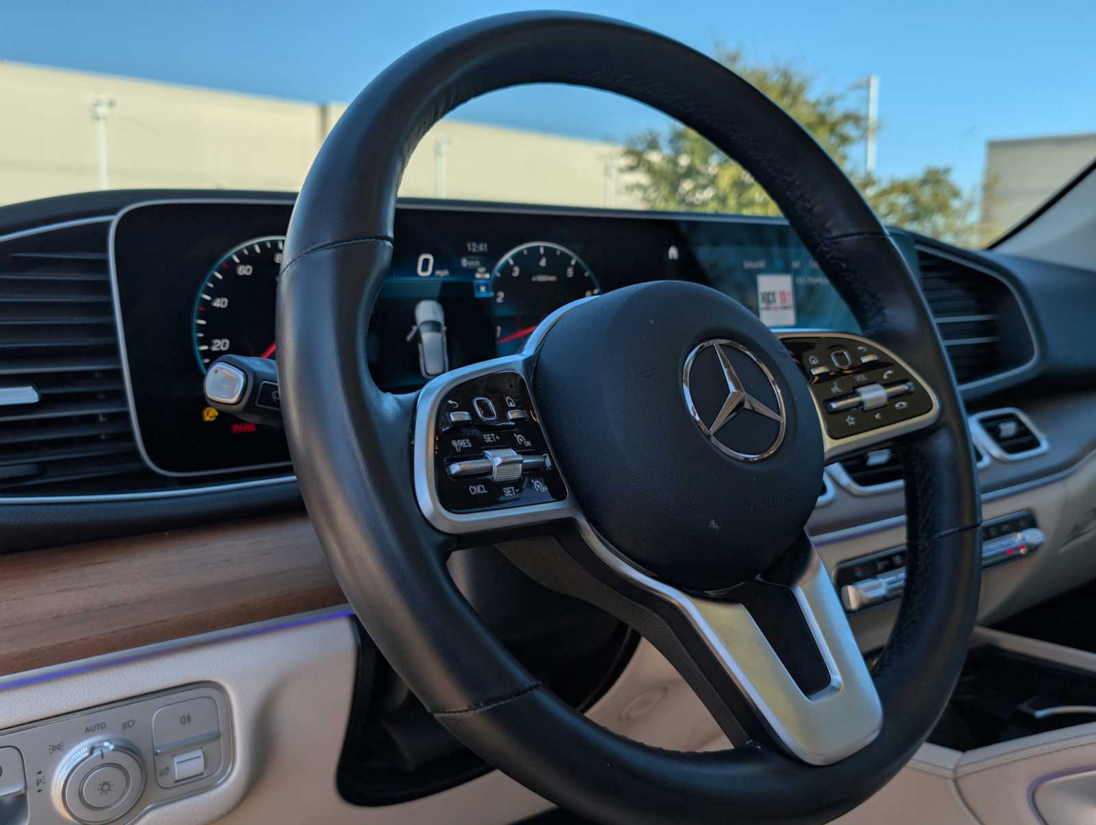 Thumbnail: 2023 Mercedes-Benz GLE - 9