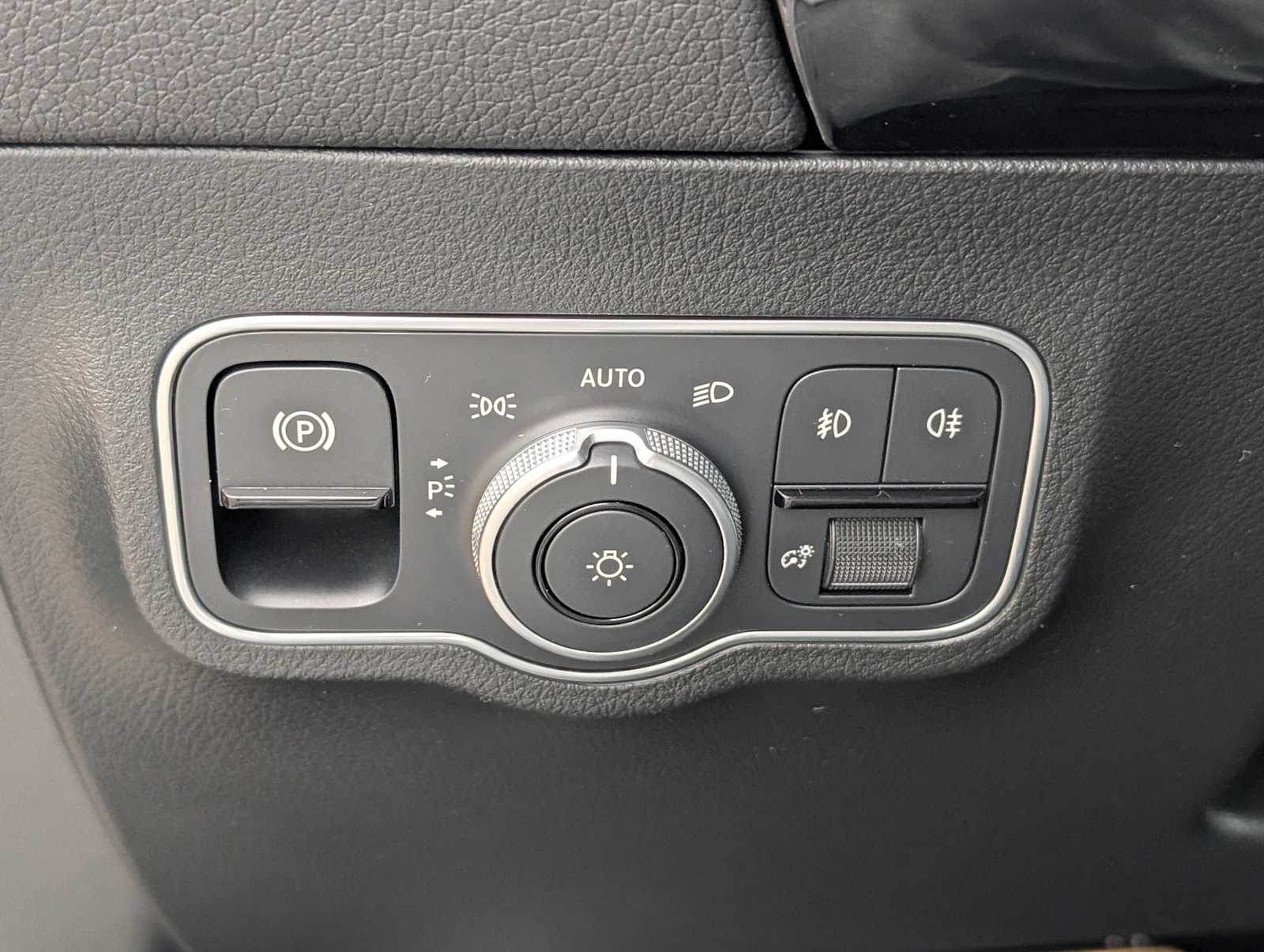 Thumbnail: 2025 Mercedes-Benz GLA - 14