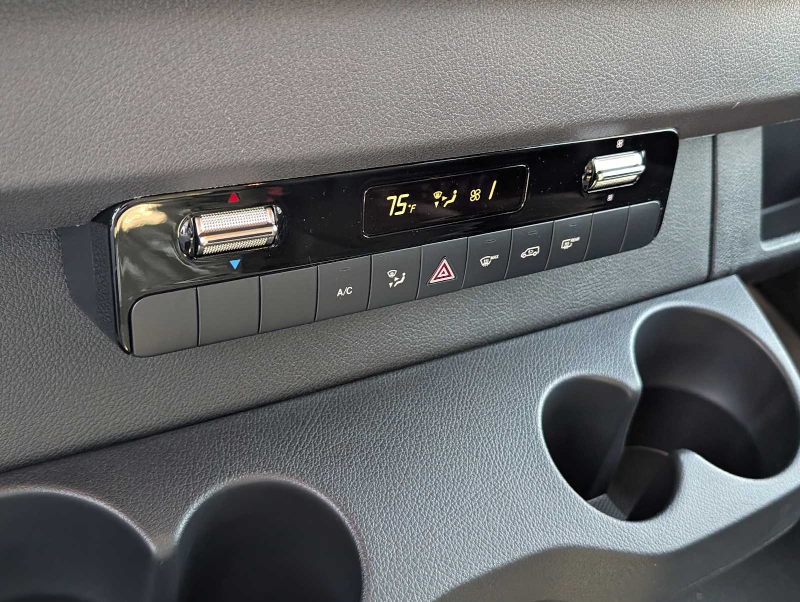 Thumbnail: 2026 Mercedes-Benz Sprinter - 14