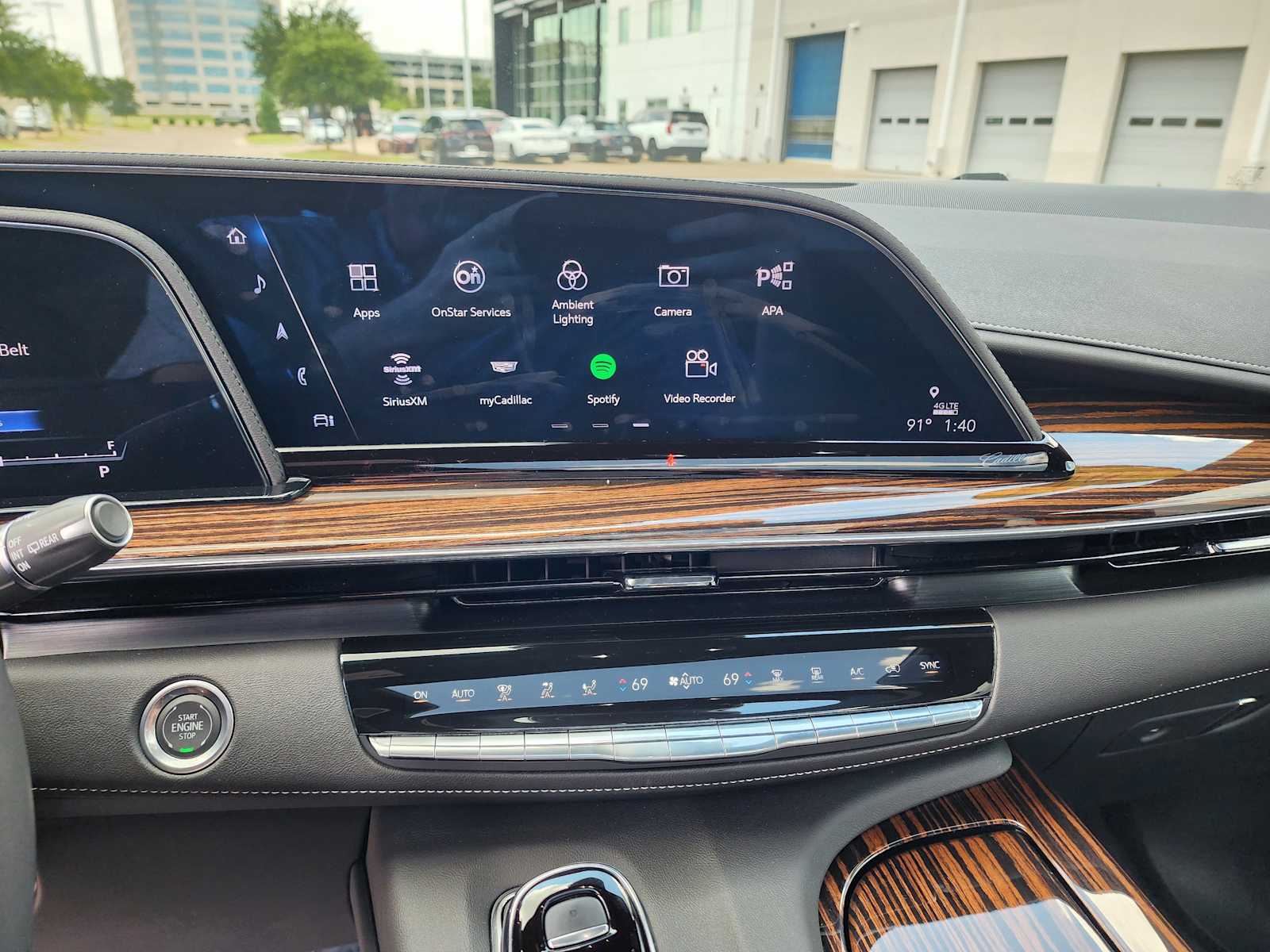 2024 Cadillac Escalade ESV Premium Luxury photo 3