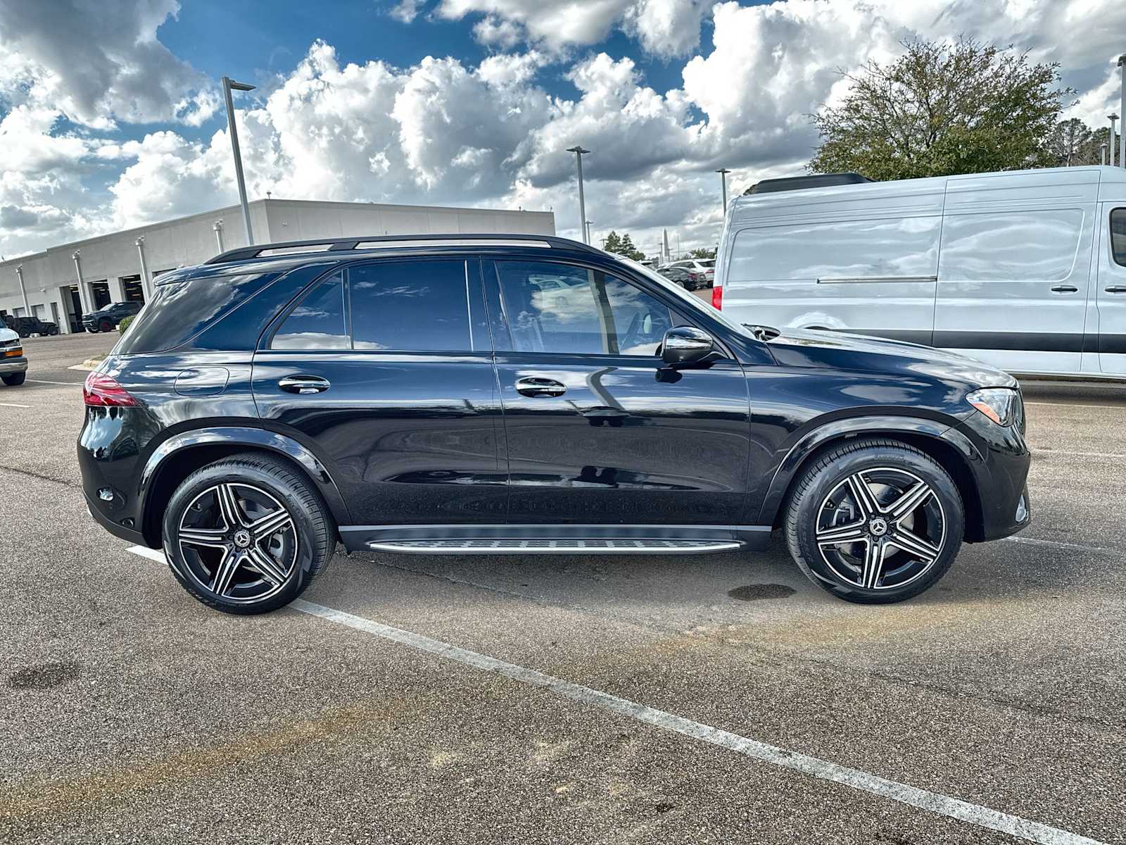 Thumbnail: 2026 Mercedes-Benz GLE - 10