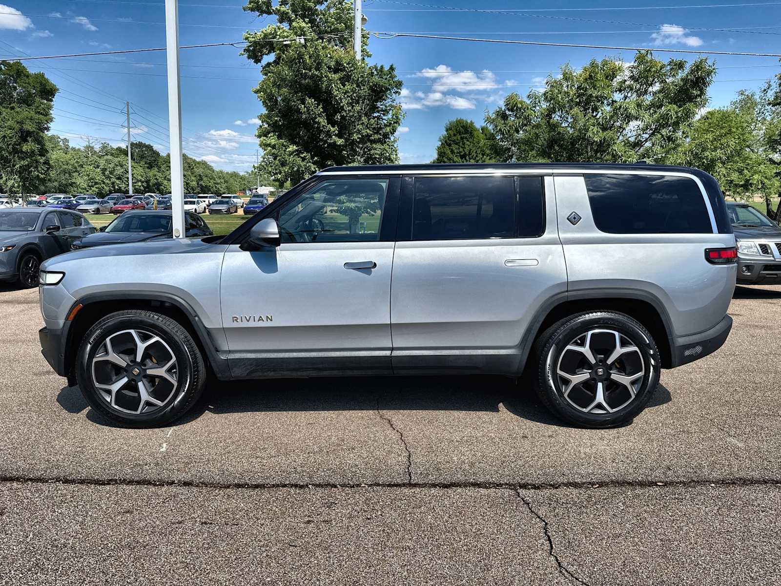 Thumbnail: 2023 Rivian R1S - 5