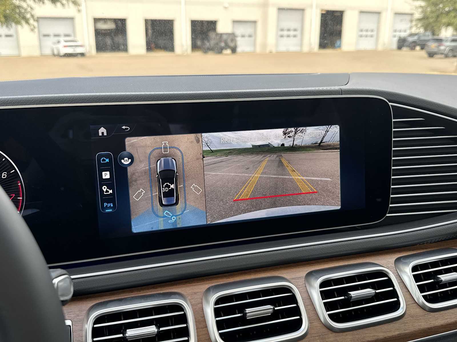 Thumbnail: 2026 Mercedes-Benz GLE - 23