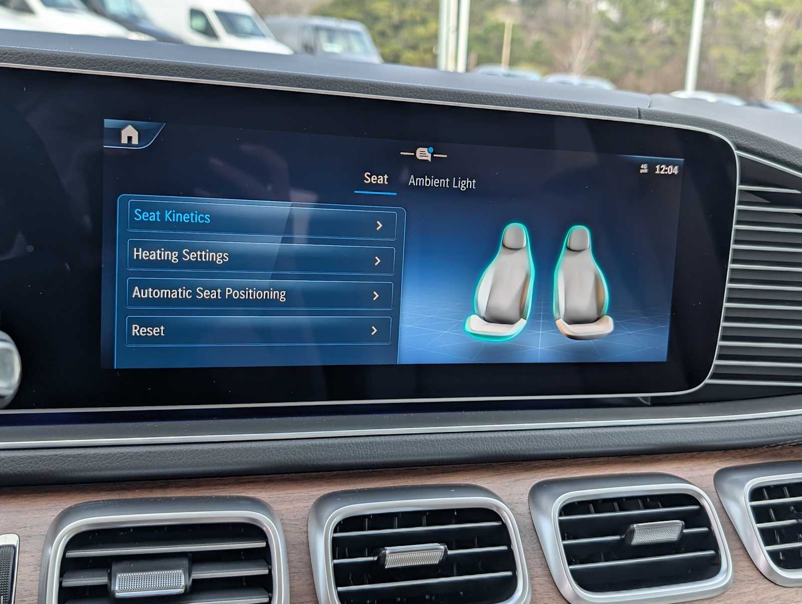 Thumbnail: 2026 Mercedes-Benz GLE - 12