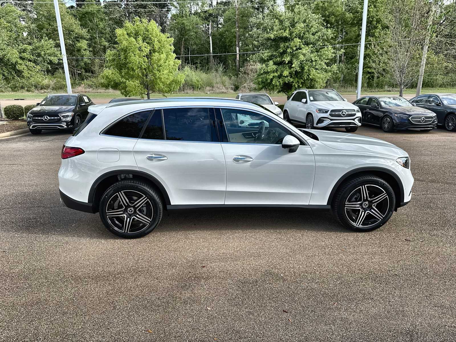 Thumbnail: 2026 Mercedes-Benz GLC - 10