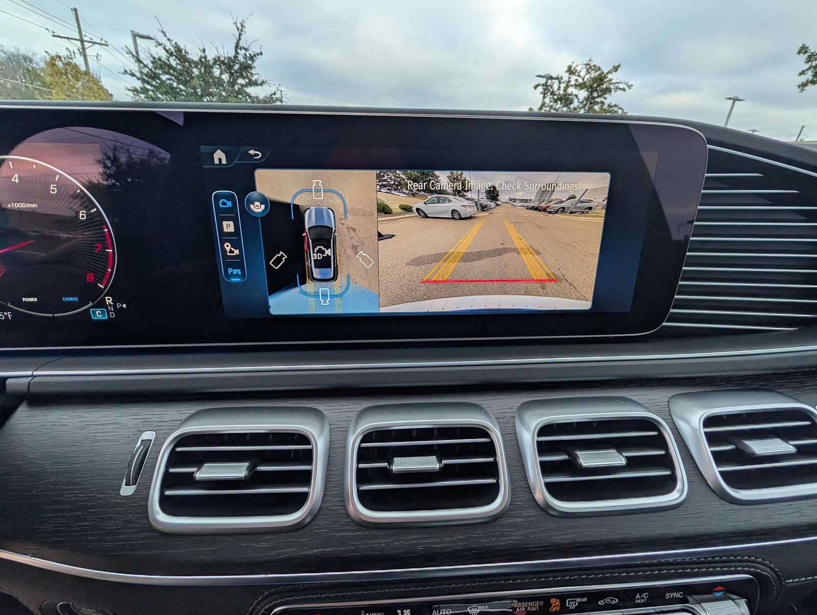 Thumbnail: 2026 Mercedes-Benz GLE - 14