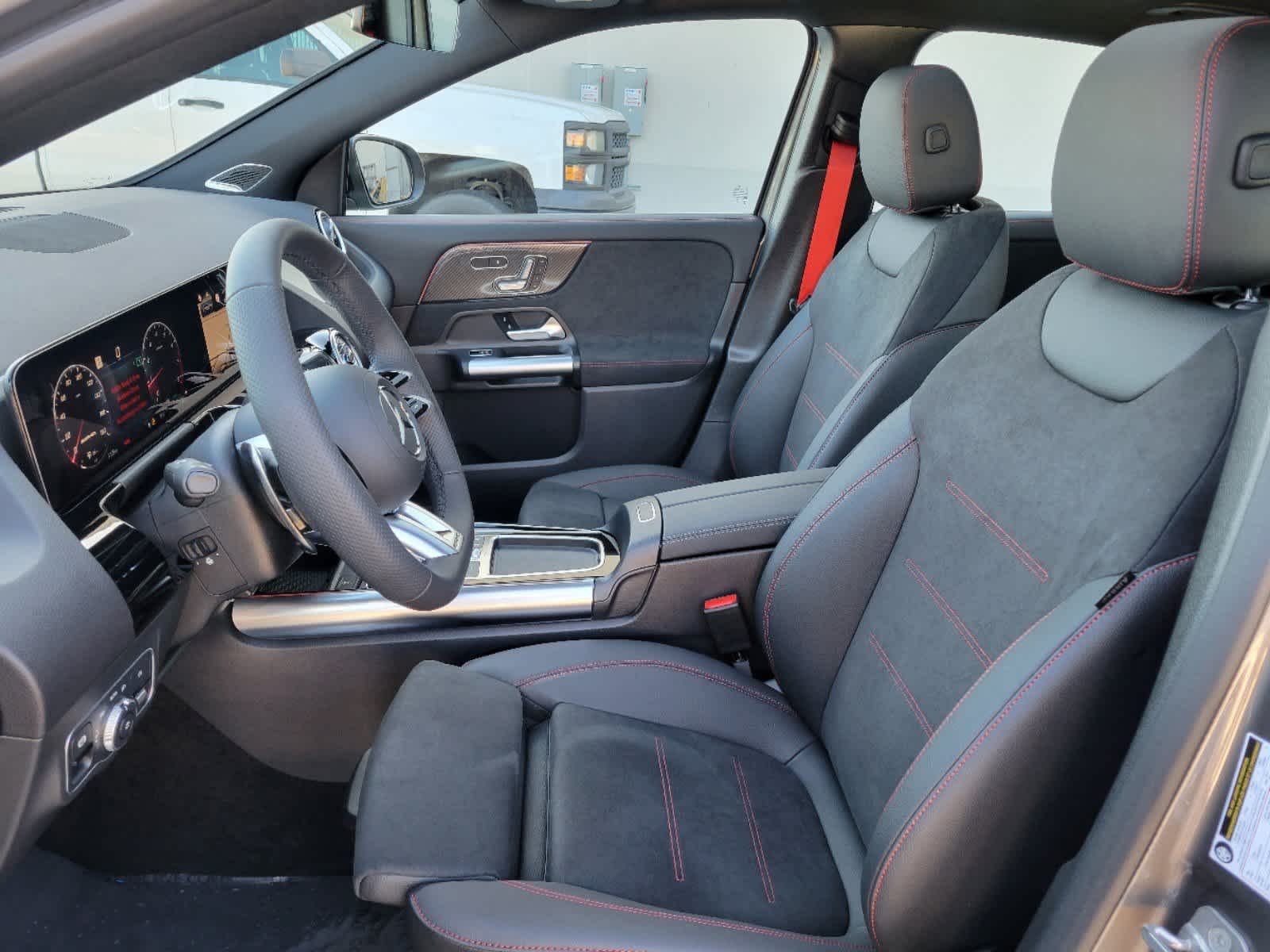 Thumbnail: 2025 Mercedes-Benz GLA - 9