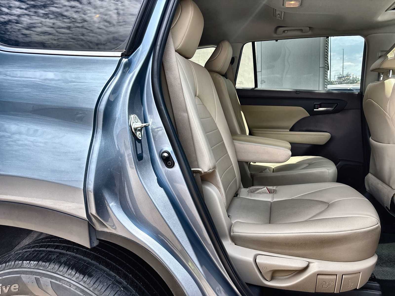 Thumbnail: 2022 Toyota Highlander - 19