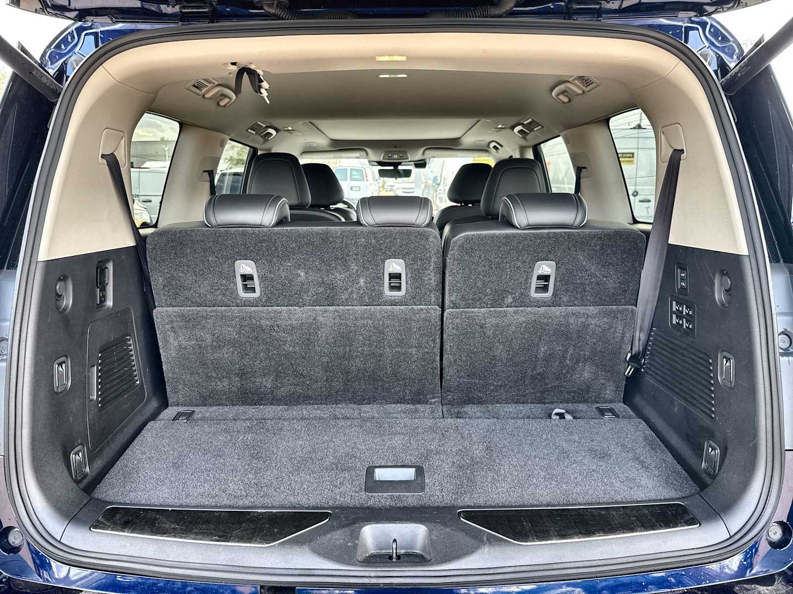 Thumbnail: 2025 INFINITI QX80 - 17