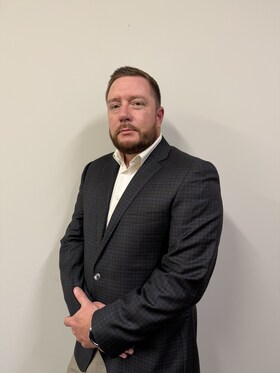 Staff member Dusty Miller from ID_4d93b0