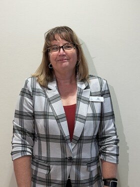 Staff member Julie King from ID_41c2da