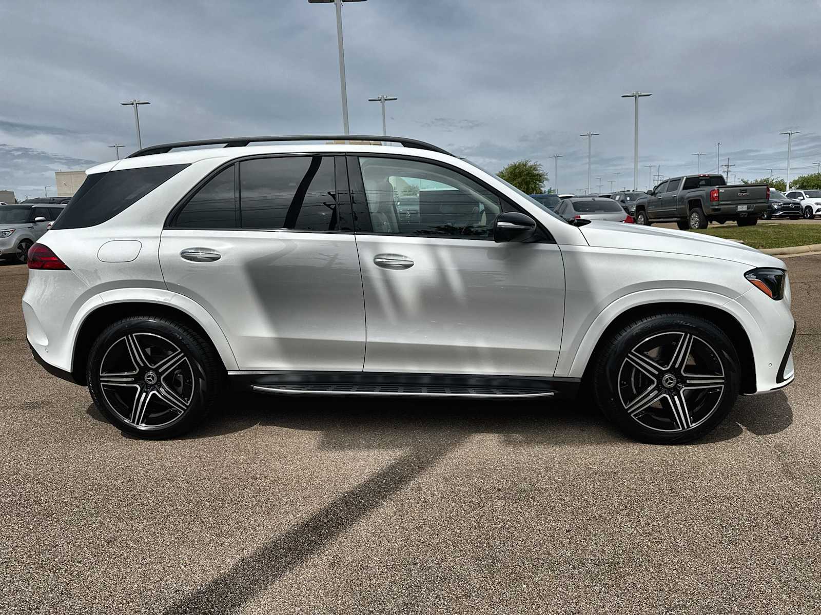 Thumbnail: 2026 Mercedes-Benz GLE - 10