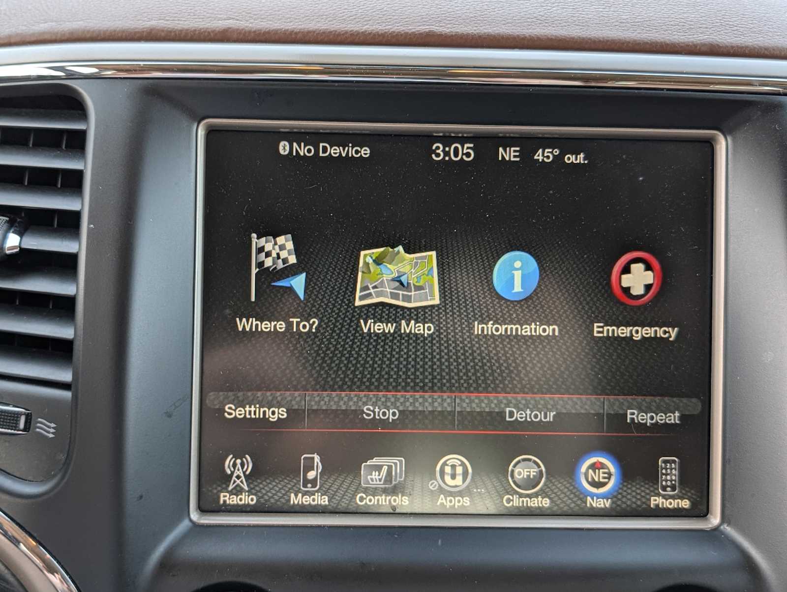 Thumbnail: 2015 Jeep Grand Cherokee - 18