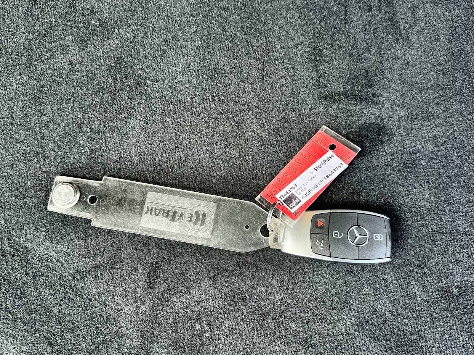 Thumbnail: 2026 Mercedes-Benz GLE - 26