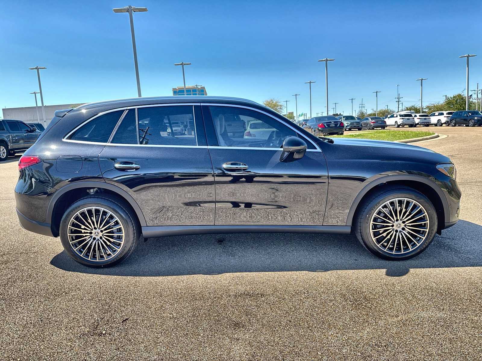 Thumbnail: 2026 Mercedes-Benz GLC - 10