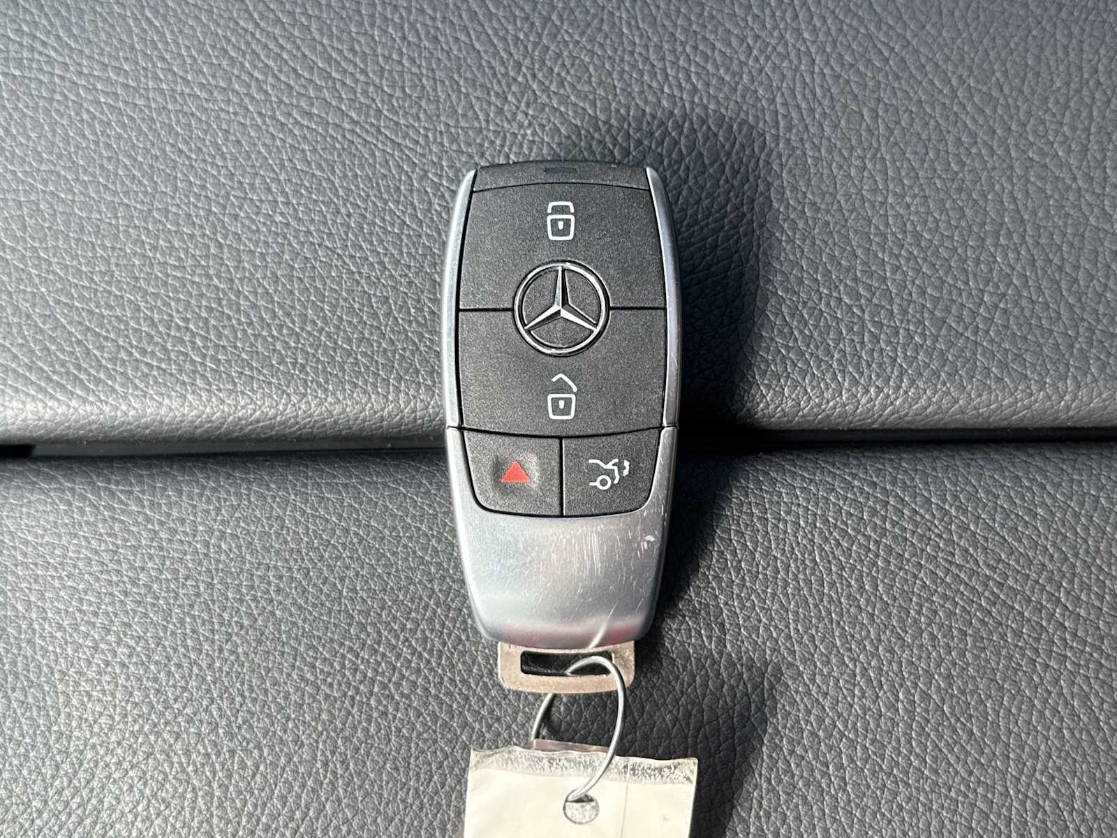 Thumbnail: 2026 Mercedes-Benz GLE - 27