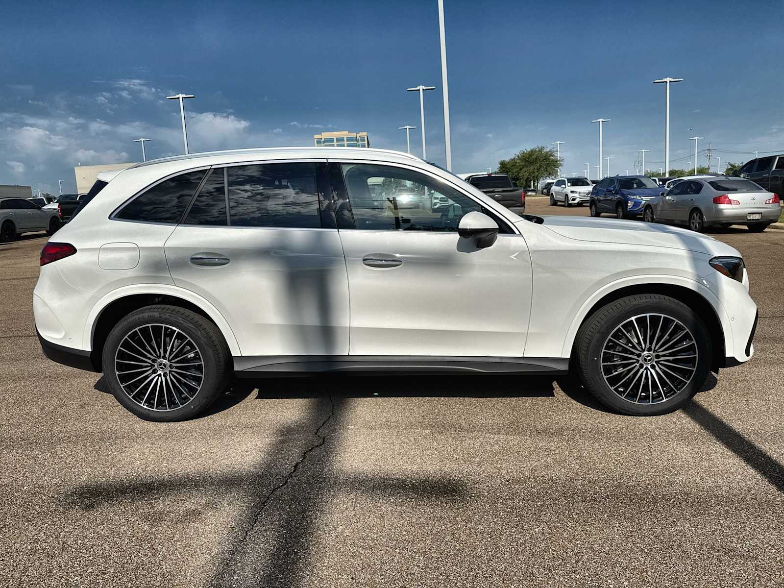 Thumbnail: 2026 Mercedes-Benz GLC - 10