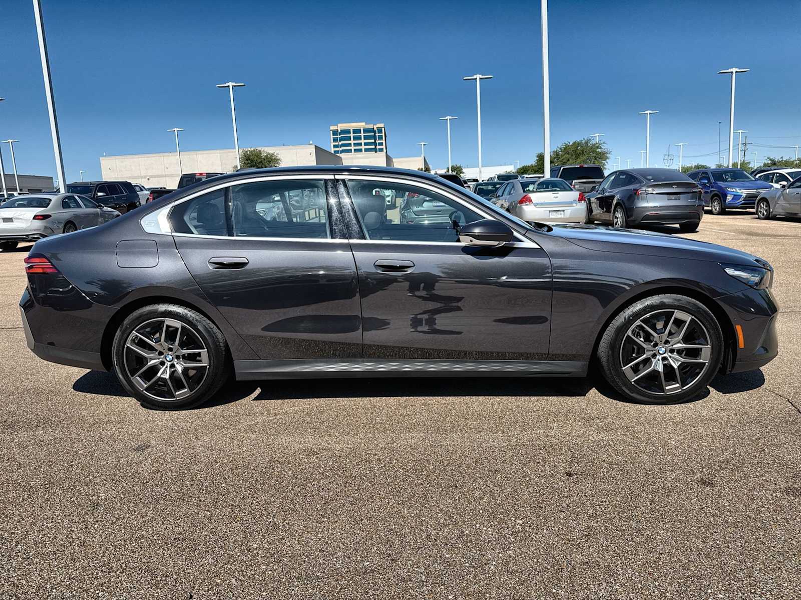 Thumbnail: 2026 BMW 5 Series - 10