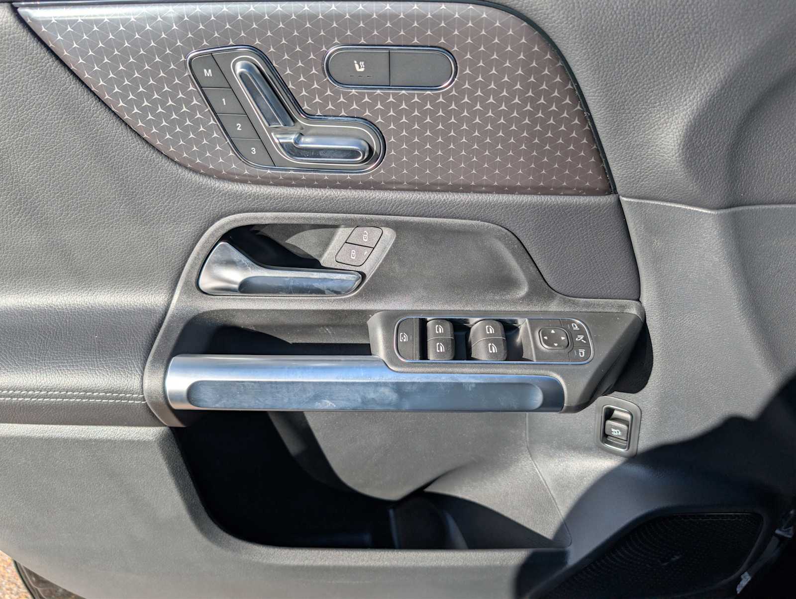 Thumbnail: 2026 Mercedes-Benz GLB - 10