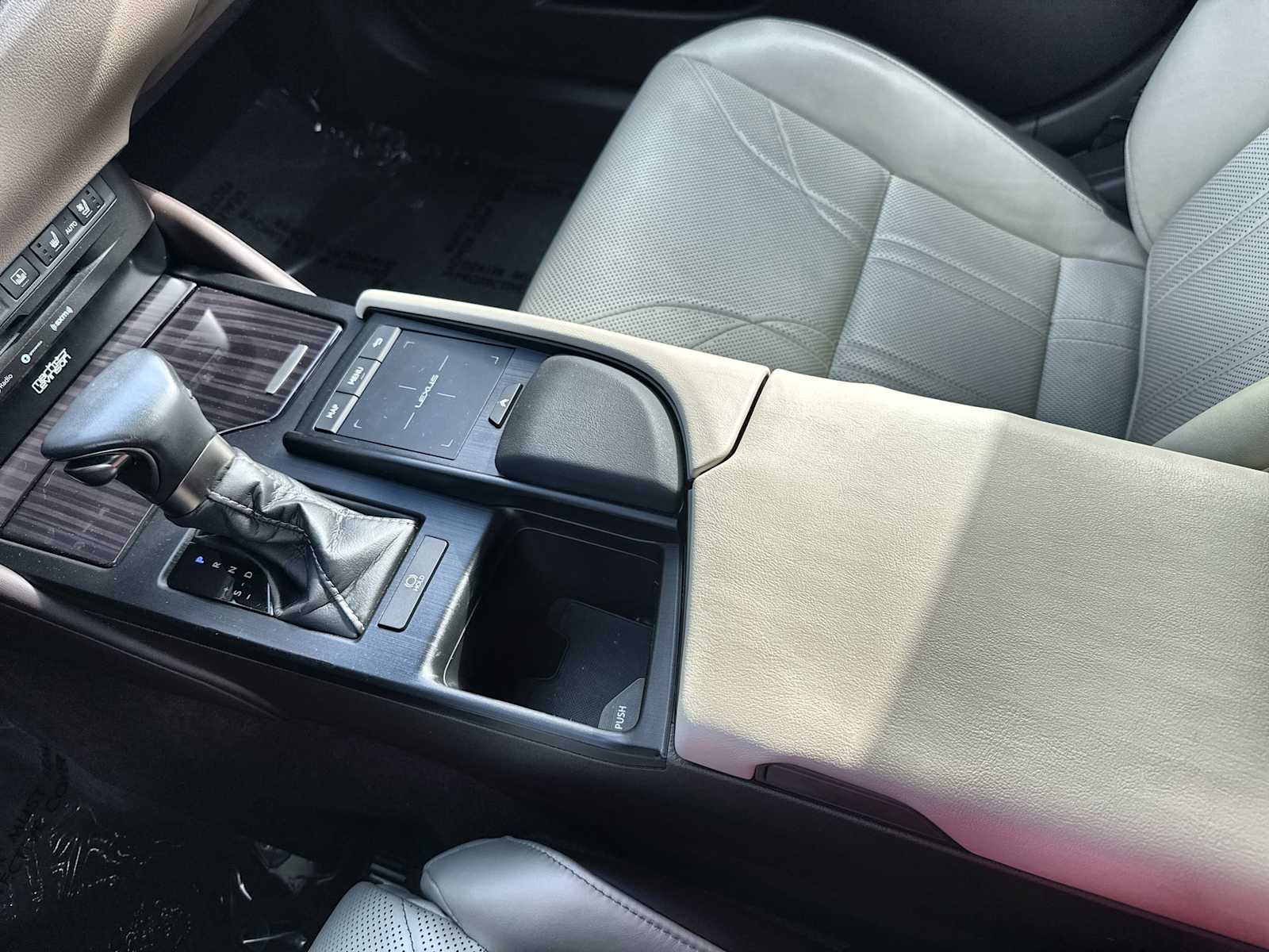 Thumbnail: 2021 Lexus ES - 22