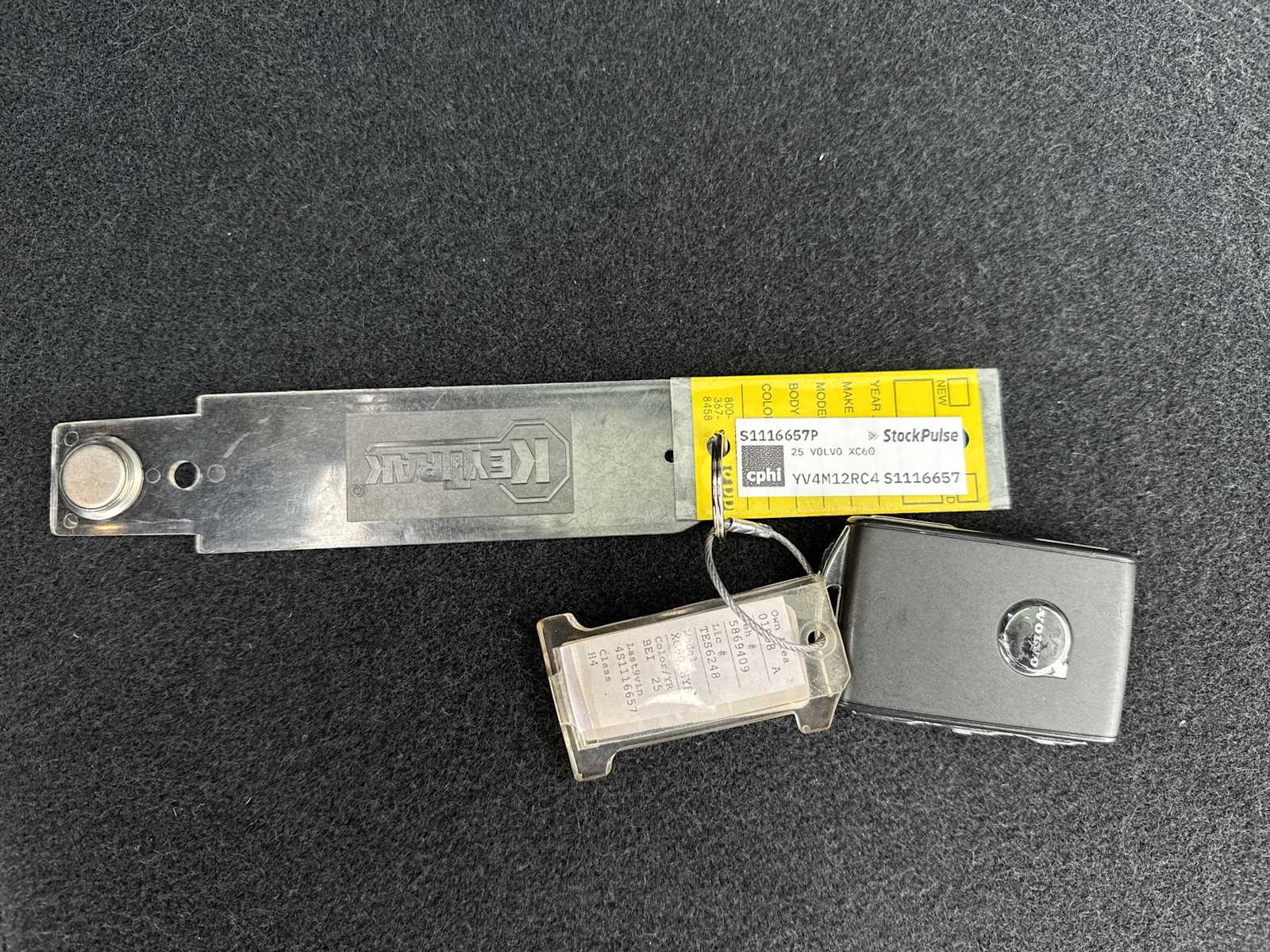 Thumbnail: 2025 Volvo XC60 - 27