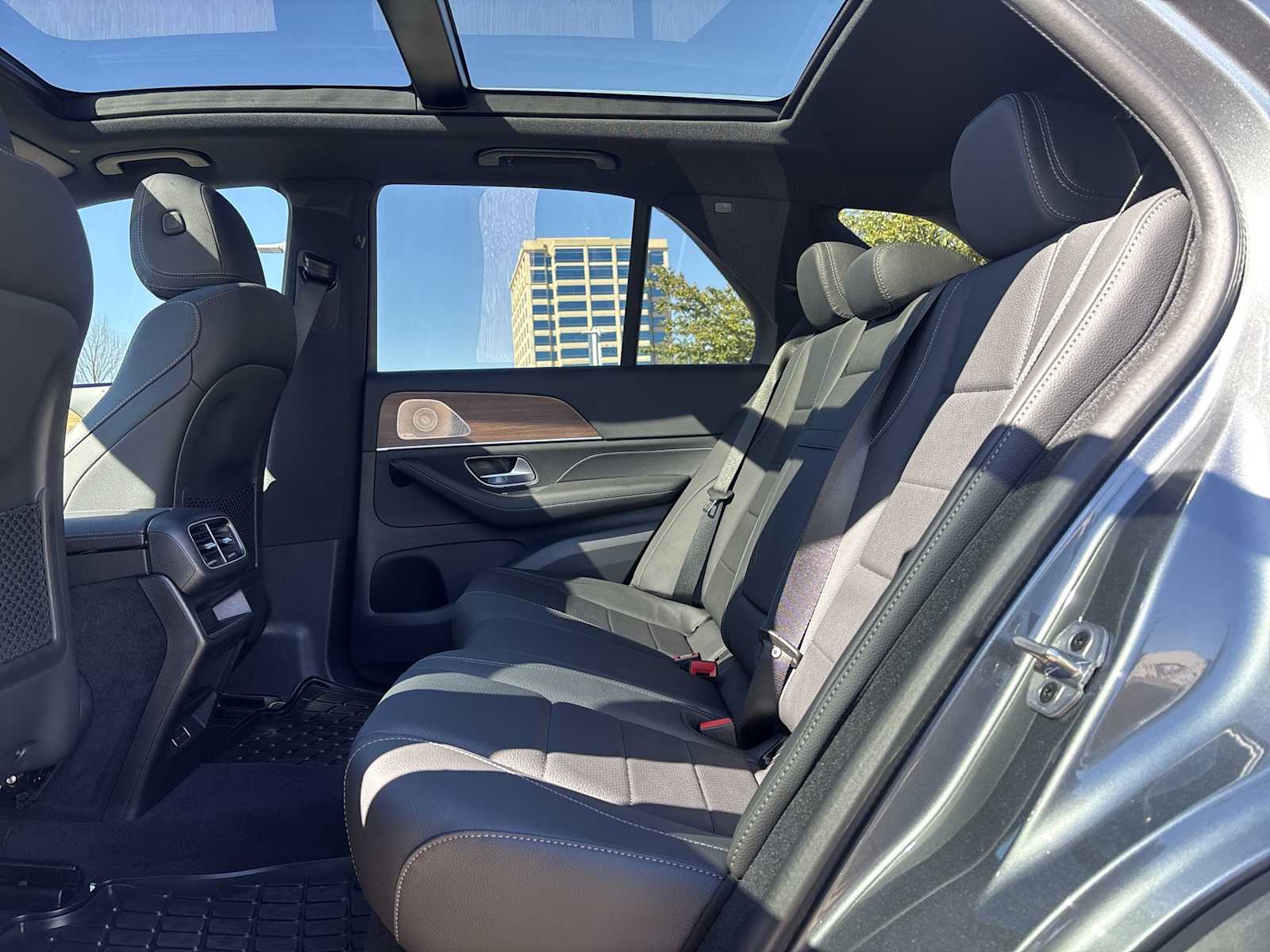 Thumbnail: 2026 Mercedes-Benz GLE - 18