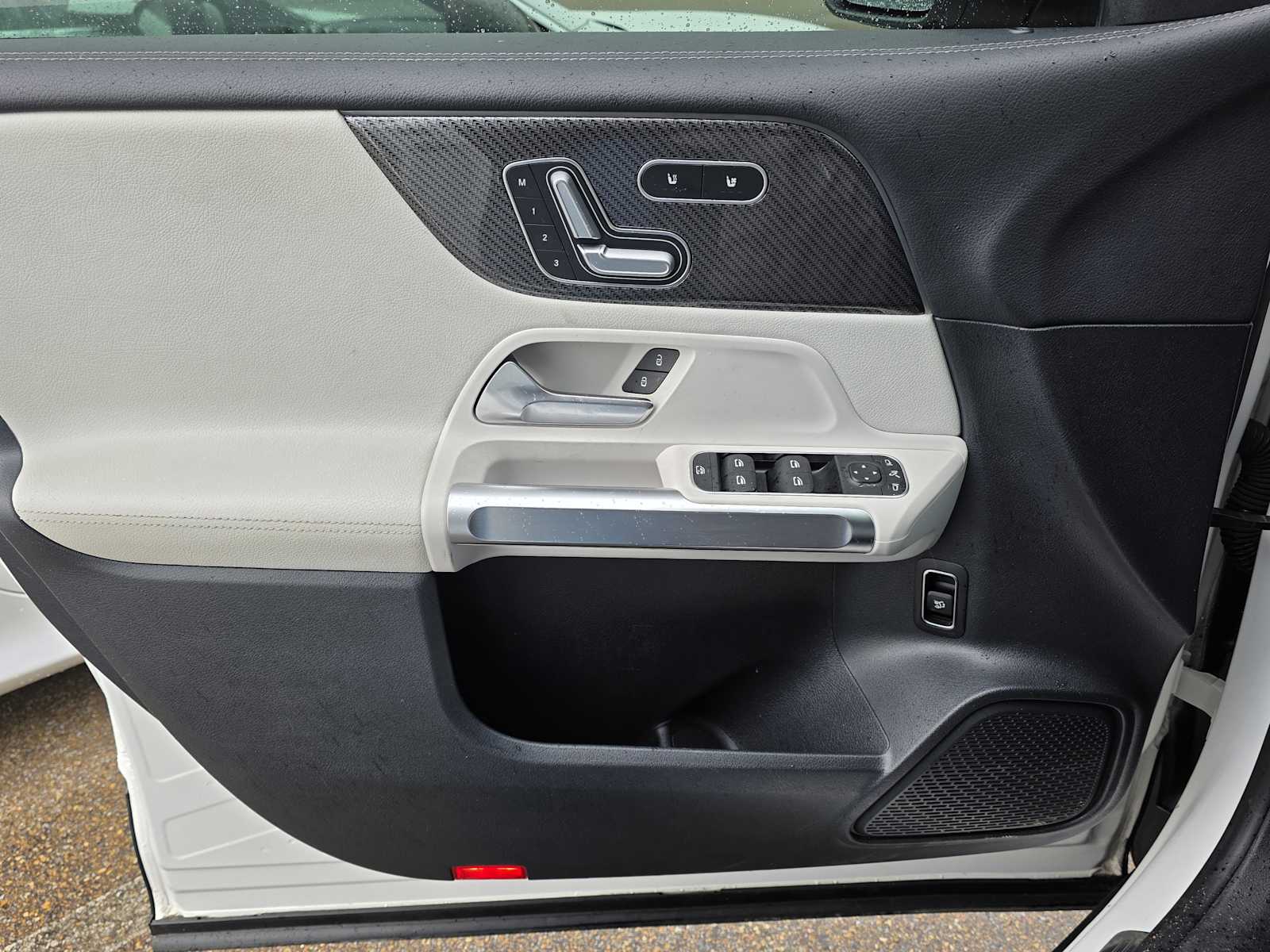 Thumbnail: 2022 Mercedes-Benz GLB - 14