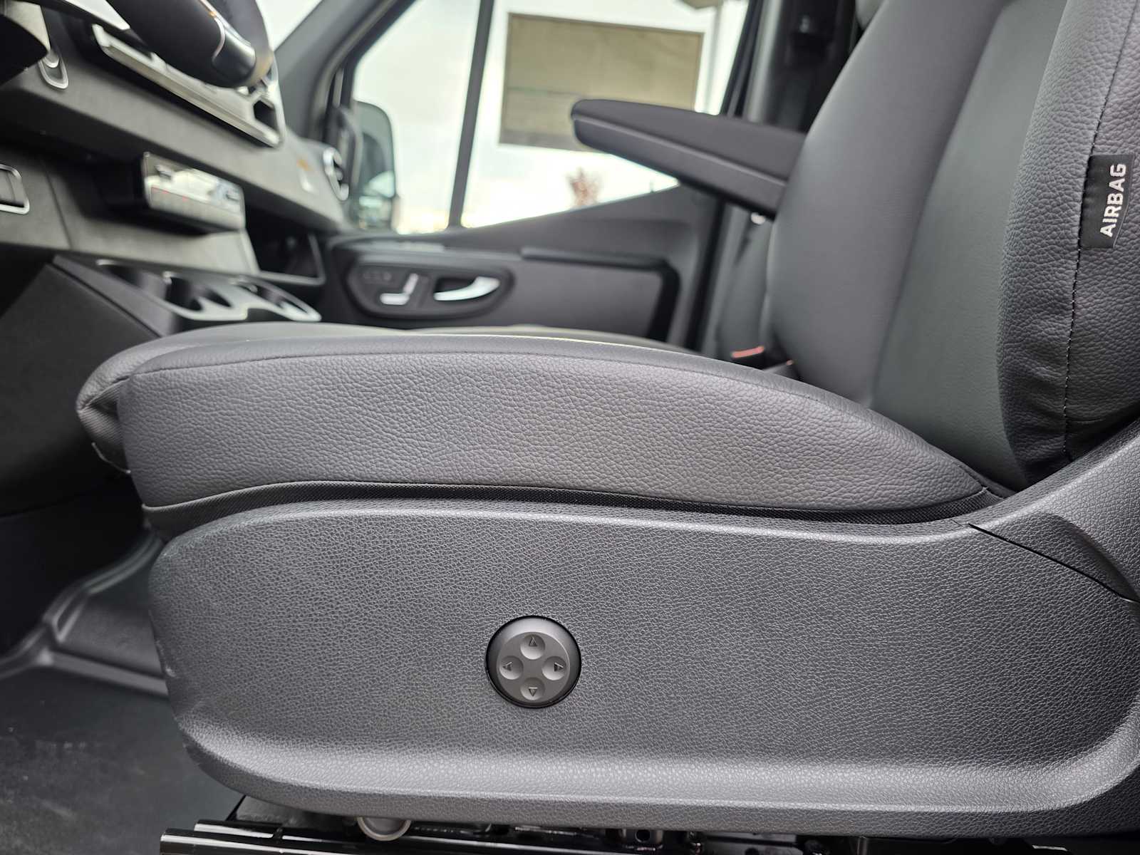 Thumbnail: 2026 Mercedes-Benz Sprinter - 11