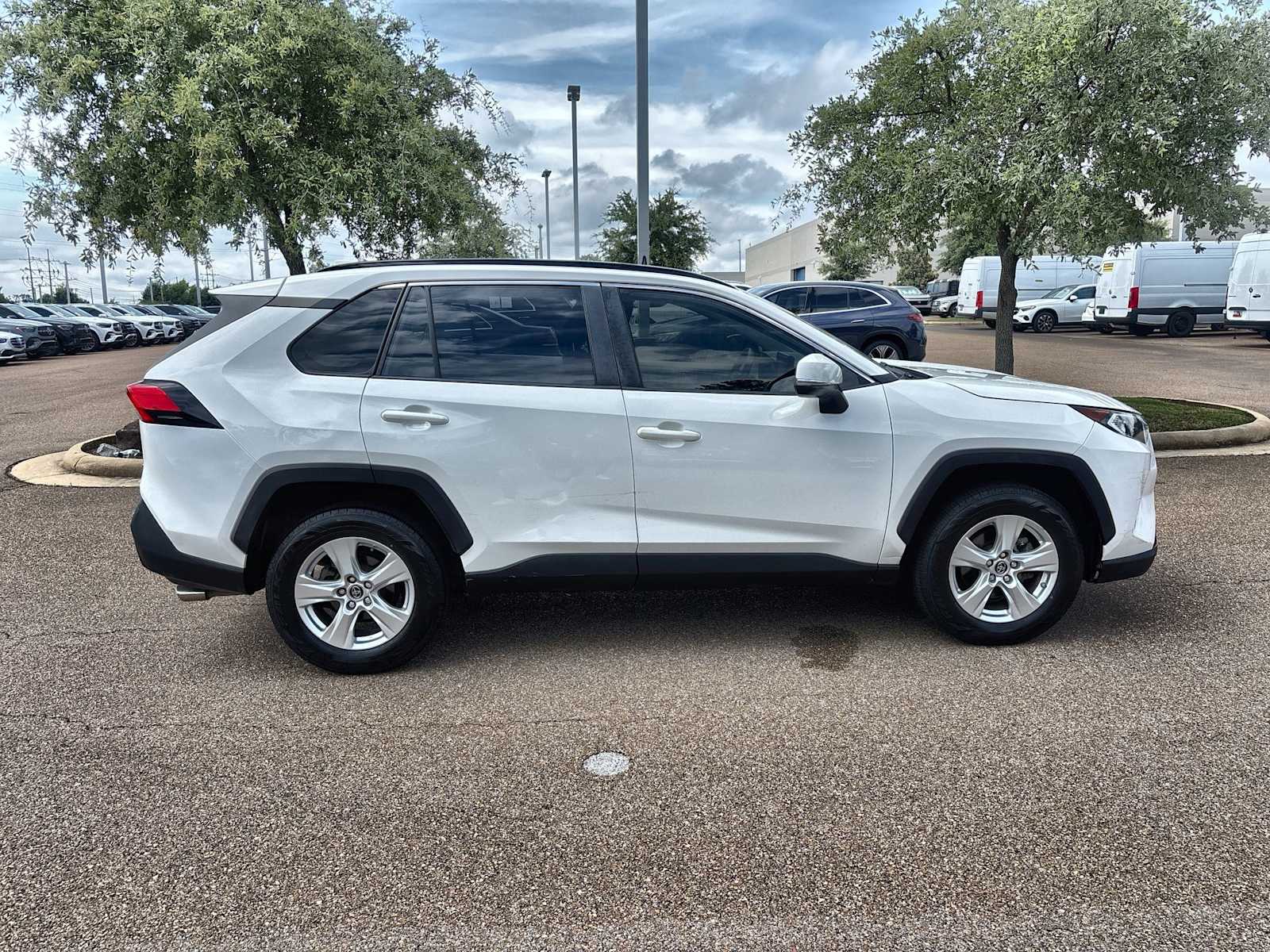 Thumbnail: 2019 Toyota RAV4 - 10