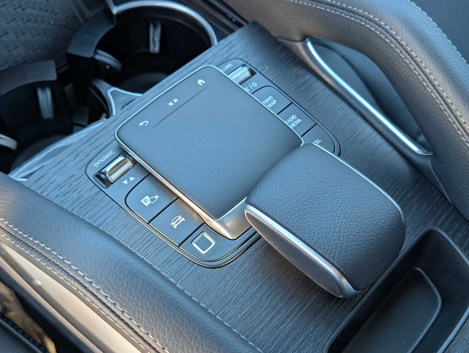 Thumbnail: 2026 Mercedes-Benz GLE - 12