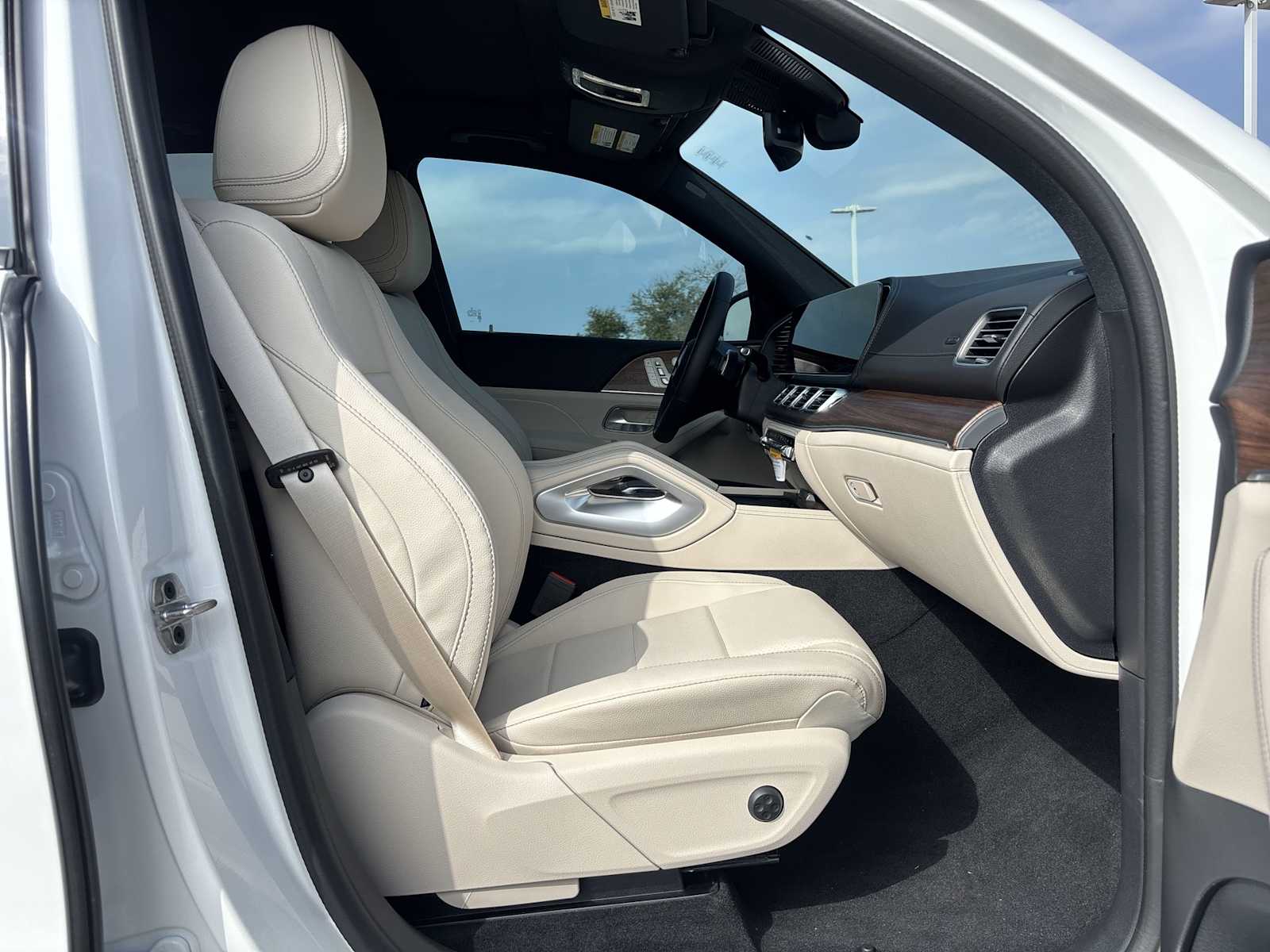 Thumbnail: 2026 Mercedes-Benz GLE - 19