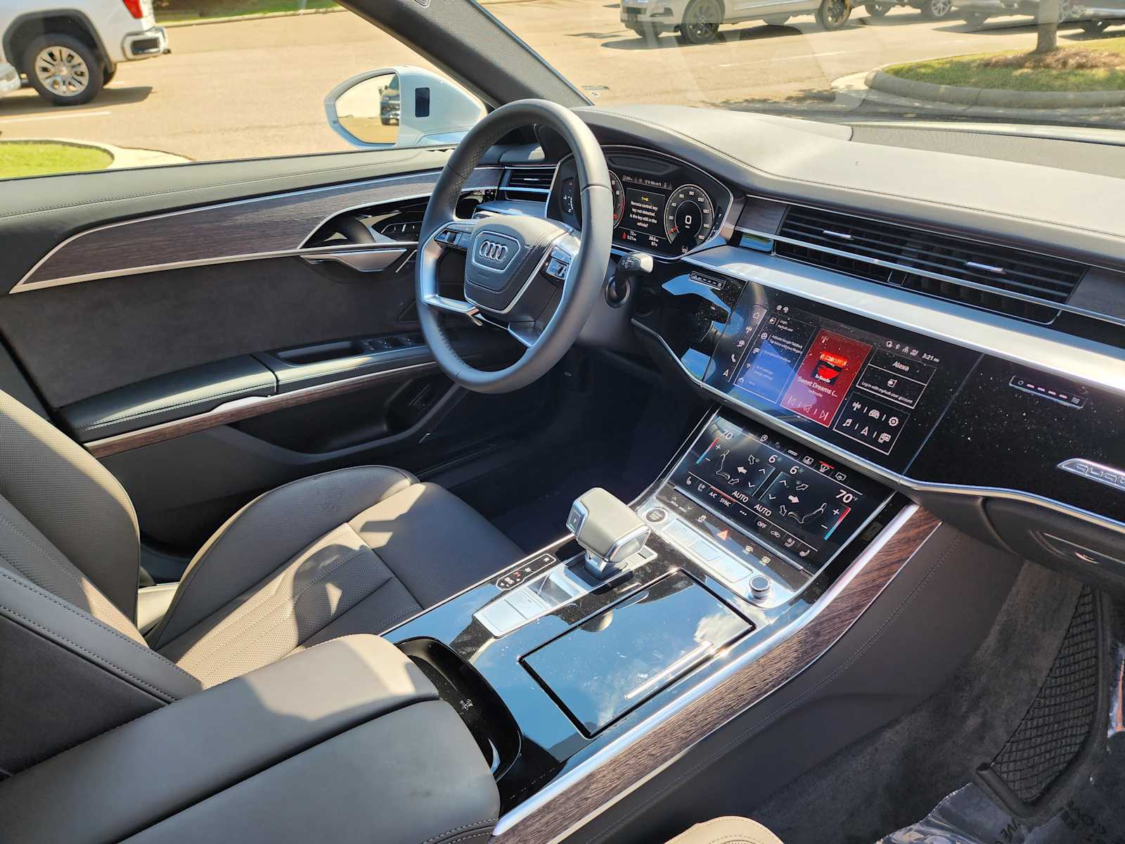 Thumbnail: 2025 Audi A8 - 17