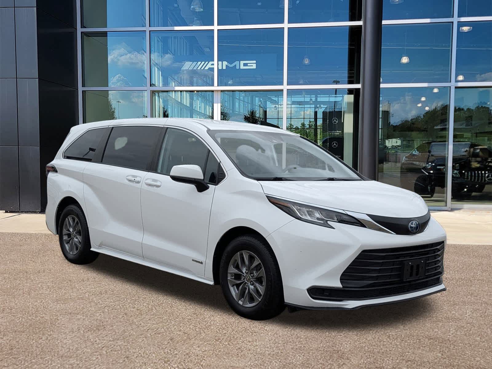 Thumbnail: 2021 Toyota Sienna - 3