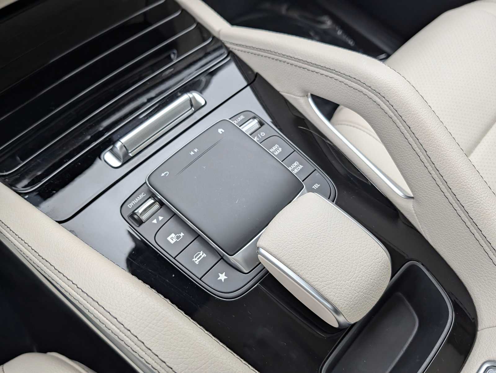 Thumbnail: 2023 Mercedes-Benz GLE - 17