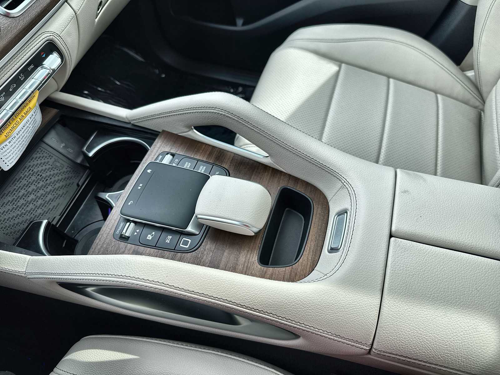 Thumbnail: 2026 Mercedes-Benz GLE - 22