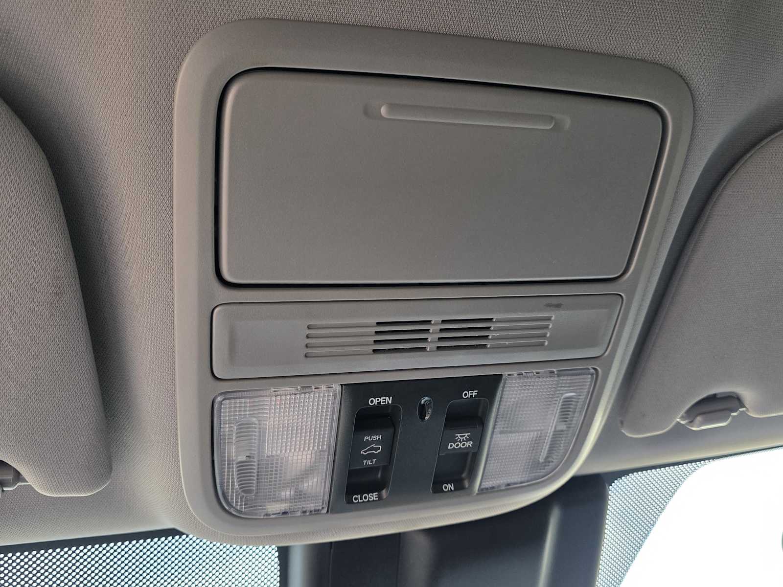 Thumbnail: 2019 Honda Odyssey - 25