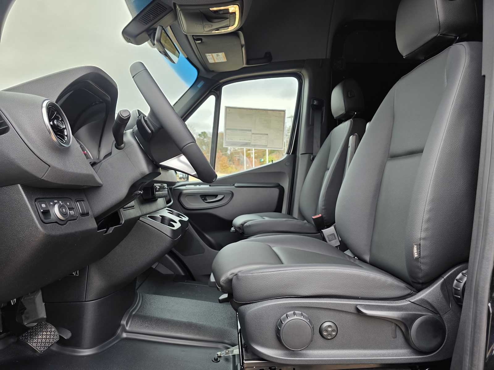 Thumbnail: 2026 Mercedes-Benz Sprinter - 14