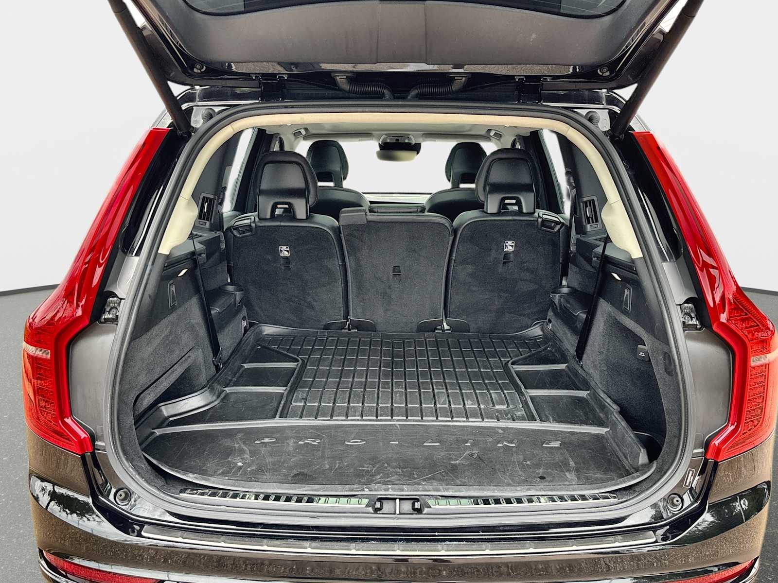 Thumbnail: 2021 Volvo XC90 - 17