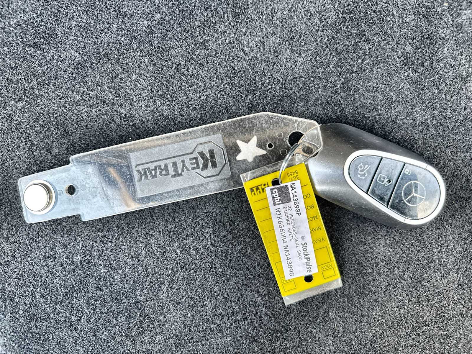 Thumbnail: 2022 Mercedes-Benz S-Class - 26