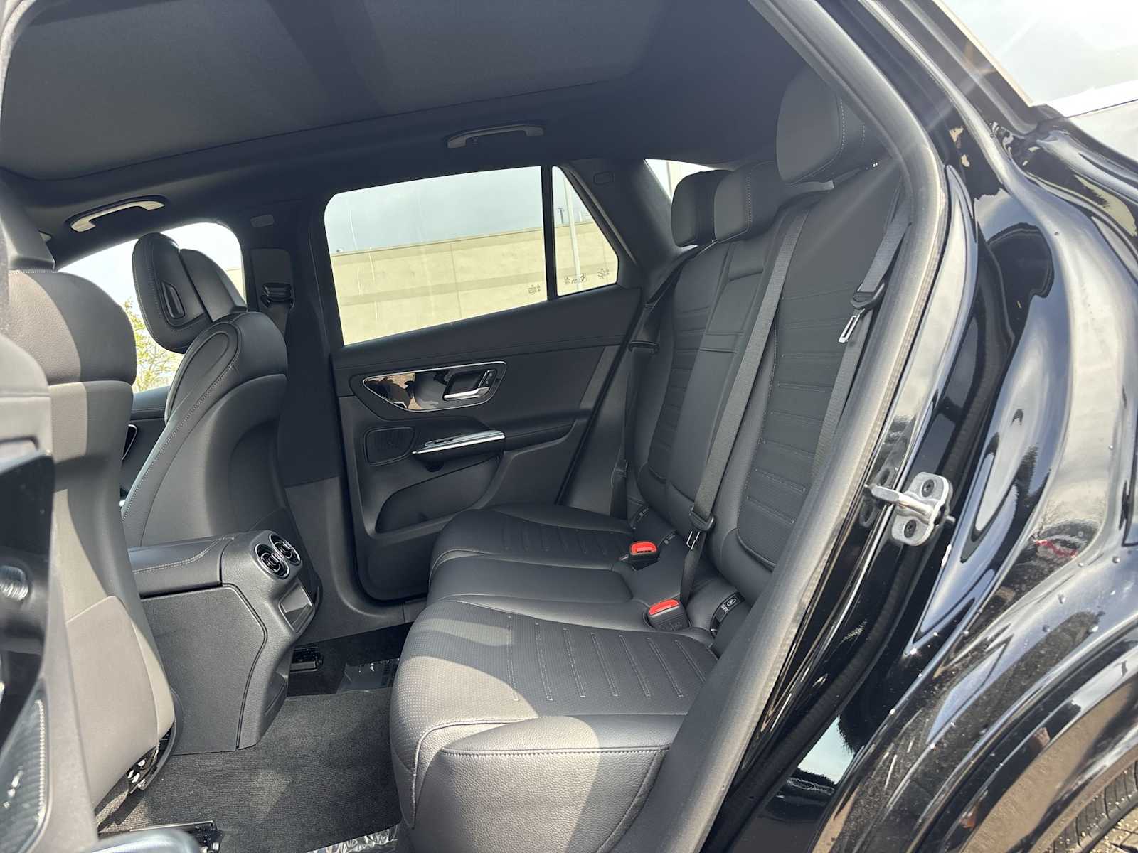 Thumbnail: 2026 Mercedes-Benz GLC - 18