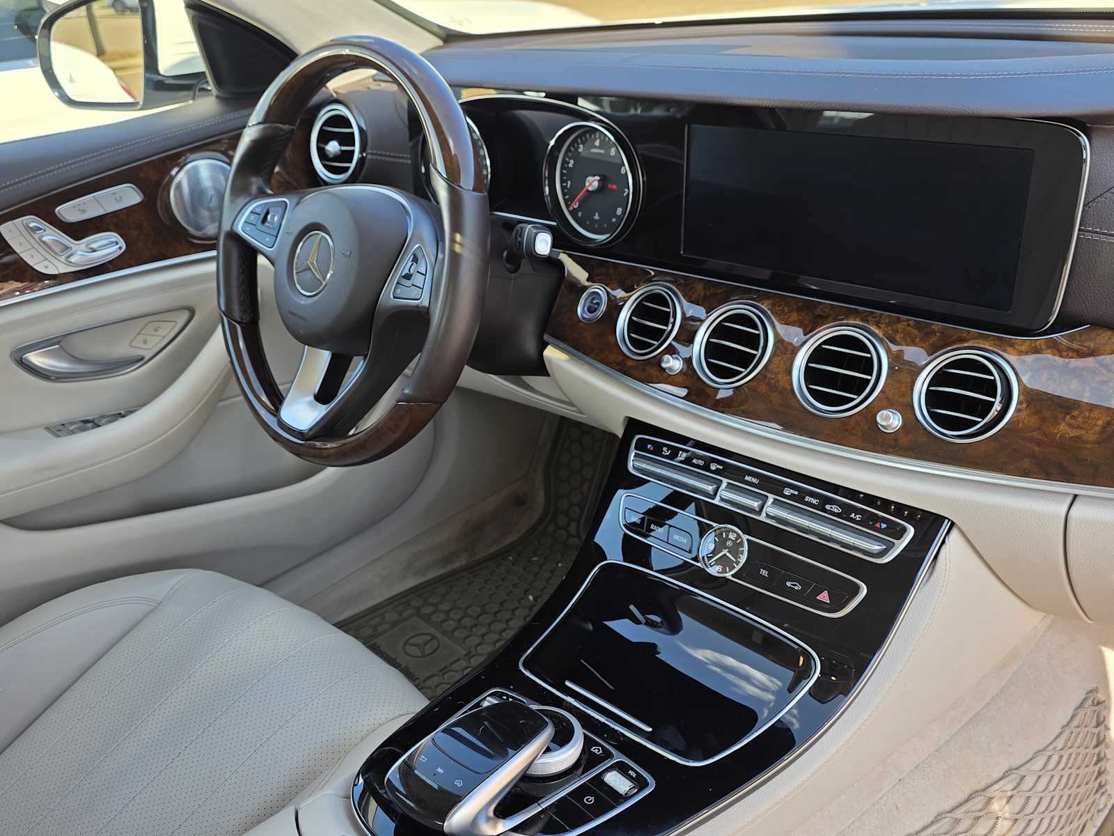 Thumbnail: 2017 Mercedes-Benz E-Class - 4