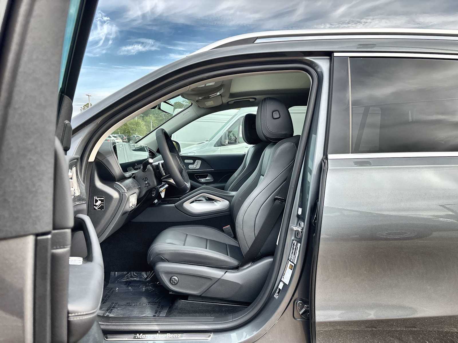 Thumbnail: 2026 Mercedes-Benz GLS - 2